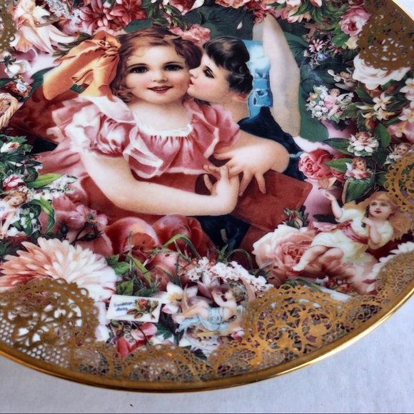 Victorian 1992 Dearest Kiss Collector's Wall Decor Art Plate - Picture 3 of 11
